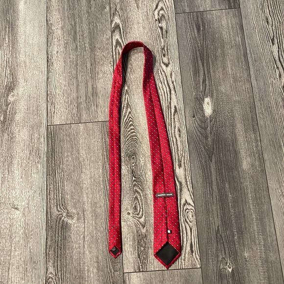 Red tie - Picture 3 of 4